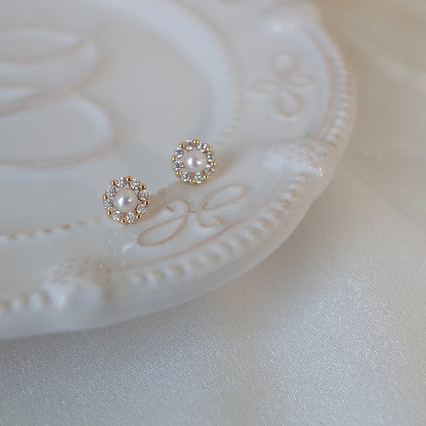 Pearl Twist Luxury Stud Earrings