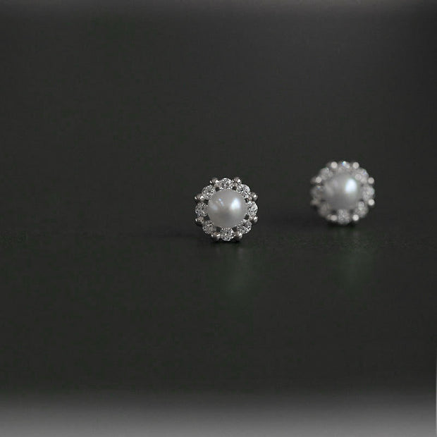 Pearl Twist Luxury Stud Earrings